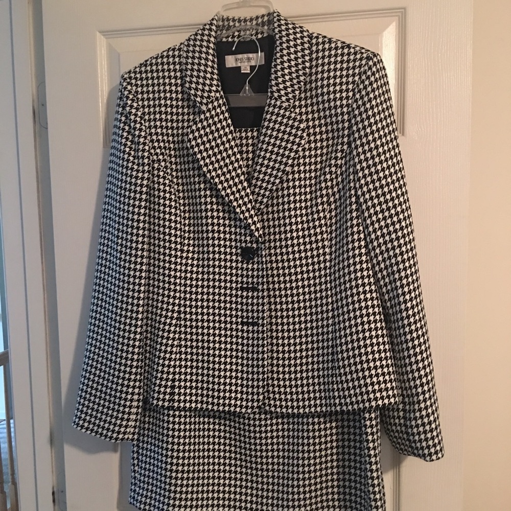 Houndstooth Skirt Suit by Jones Studio, sz 14